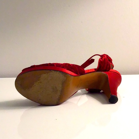 SUPER RARE Ferragamo 1 OF 150 MADE Size 39.5 EU (9.5 US) Red Velvet Satin Heels - Picture 5 of 10